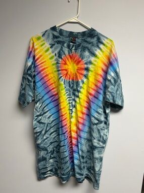 Fruit of the Loom men’s Tie-Dye V-Neck Pattern T-Shirt - Multicolor